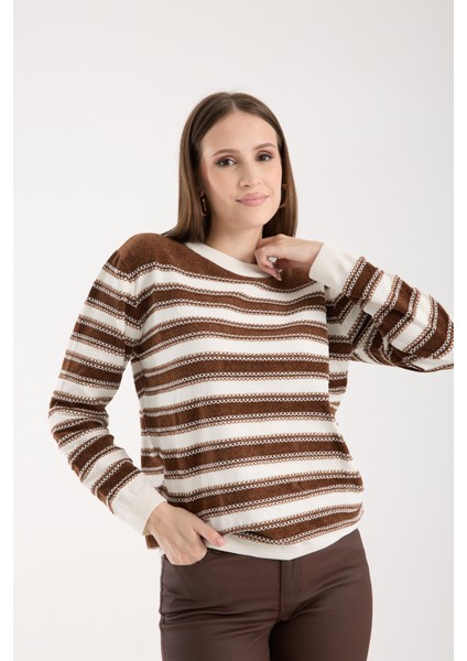 Kadın Kahve-Beyaz Çizgili Çapraz Kontrast Dikiş Detaylı Şönil Kadife Triko Kazak fiyatları