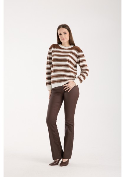 Kadın Kahve-Beyaz Çizgili Çapraz Kontrast Dikiş Detaylı Şönil Kadife Triko Kazak