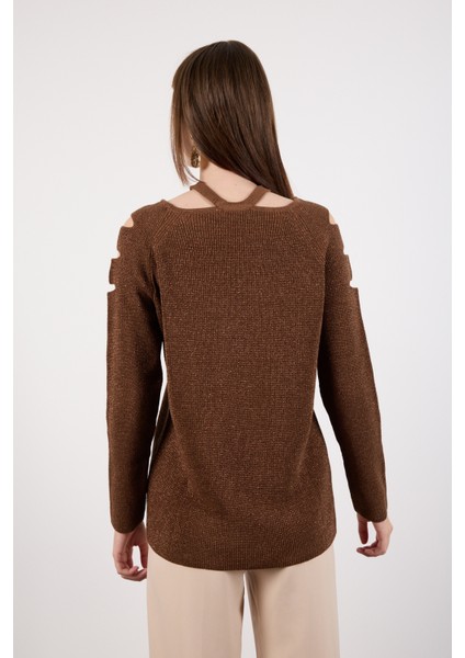 Kadın Kahve Omuzları Kesik Detaylı Reglan Kollu Simli Triko Kazak