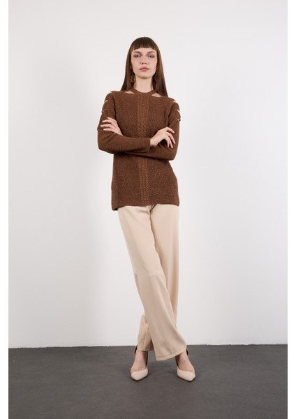 Kadın Kahve Omuzları Kesik Detaylı Reglan Kollu Simli Triko Kazak