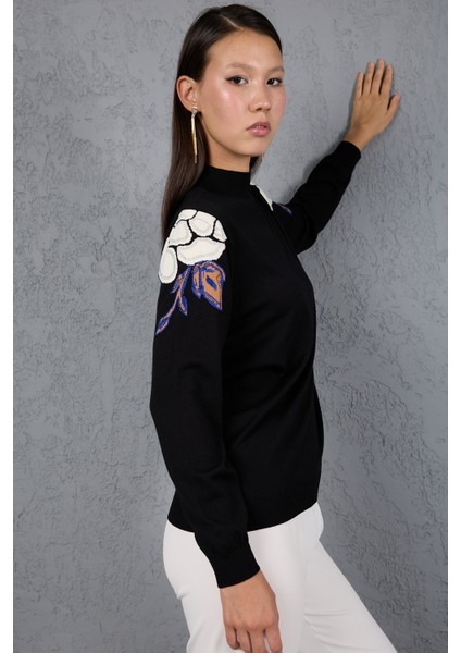 Kadın Siyah Elit Viskon Kumaş Taş Detaylı Omuzlar Yarım Balıkçı Yaka Triko Bluz modelleri