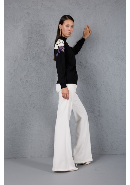 Kadın Siyah Elit Viskon Kumaş Taş Detaylı Omuzlar Yarım Balıkçı Yaka Triko Bluz