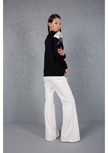 Kadın Siyah Elit Viskon Kumaş Taş Detaylı Omuzlar Yarım Balıkçı Yaka Triko Bluz