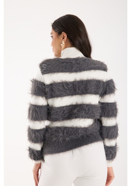 Kadın Füme Sakal Iplik Taş Detaylı Yarım Balıkçı Yaka Triko Kazak indirimleri