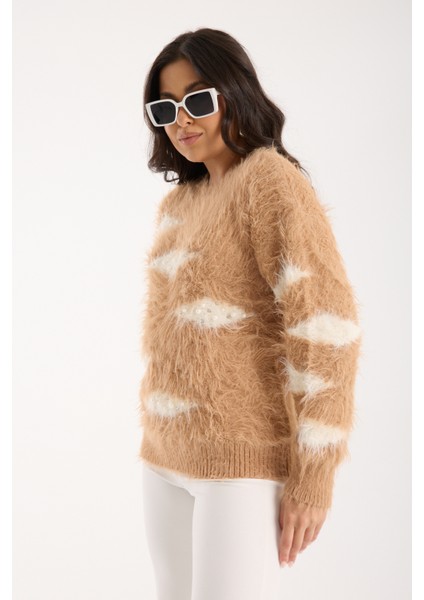 Kadın Bej Sakal Iplik Taş ve Inci Detaylı Bisiklet Yaka Triko Kazak fiyatları