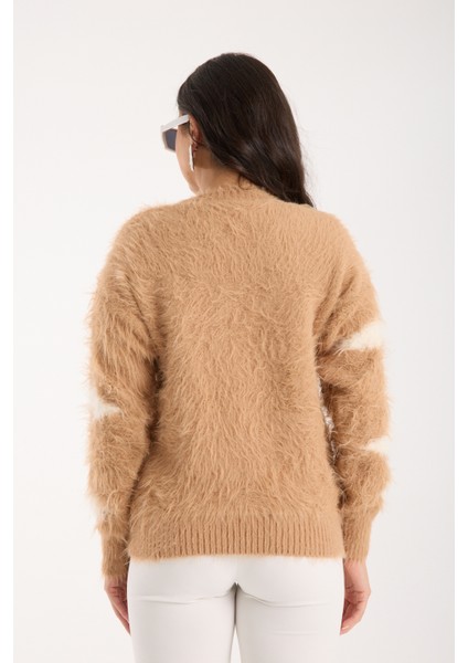 Kadın Bej Sakal Iplik Taş ve Inci Detaylı Bisiklet Yaka Triko Kazak indirimleri