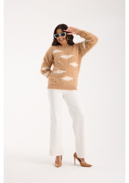 Kadın Bej Sakal Iplik Taş ve Inci Detaylı Bisiklet Yaka Triko Kazak