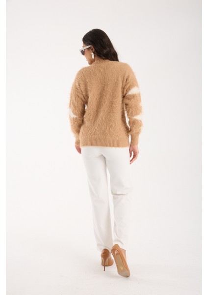 Kadın Bej Sakal Iplik Taş ve Inci Detaylı Bisiklet Yaka Triko Kazak