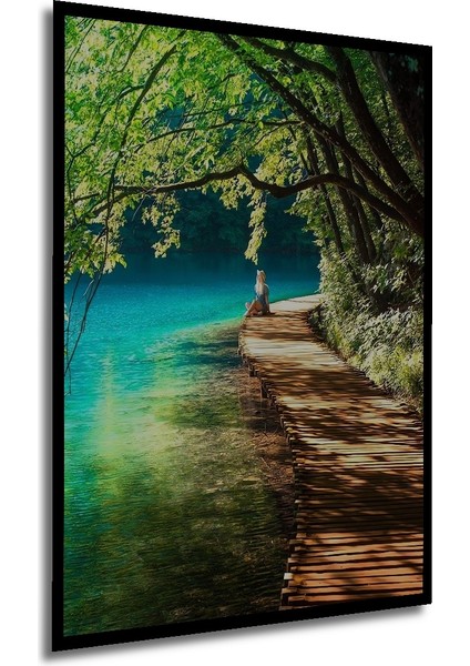 Yeşil Ormanlar Arasında Huzurlu Bir An Ahşap Dekoratif Tablo Dikdörtgen Tablo