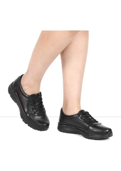 Kadın Siyah Bağcıklı Deri Ayakkabı
