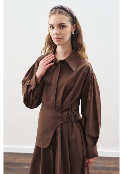 Kemer Detaylı Pileli Elbise Kahverengi