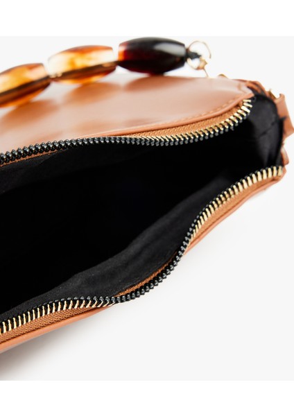 Aksesuar Detaylı Fermuarlı Askılı Suni Deri Omuz Çantası