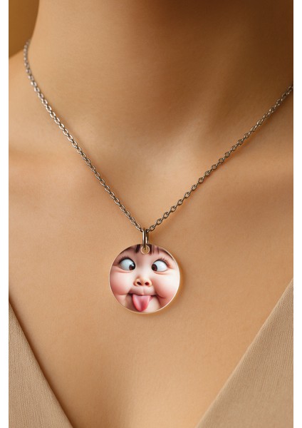 Şeffaf Sert Akrilik Kolye Ucu ve Üzeri Zincirli Desenli Kolye Gıcık Kız