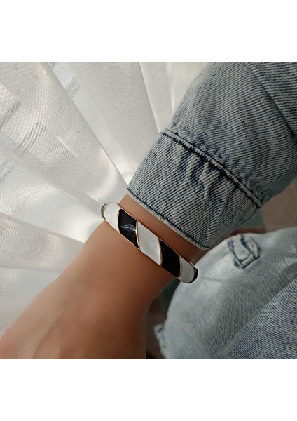 Gold Kaplama Mineli Siyah Beyaz Çapraz Desenli Kelepçe Vintage Kadın Bileklik fırsatları