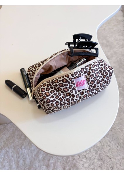 Büyük Boy Makyaj Çantası Oval Leopar Desen ile Şık ve Fonksiyonel Kullanım