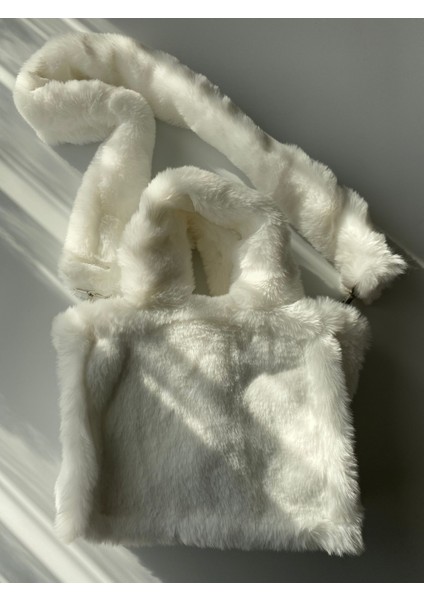 Soft Fluffy Bag / White Uzun Saplı Peluş Çanta / Cross Body En : 24 Boy : 18