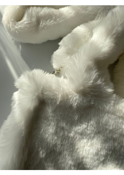Soft Fluffy Bag / White Uzun Saplı Peluş Çanta / Cross Body En : 24 Boy : 18 modelleri
