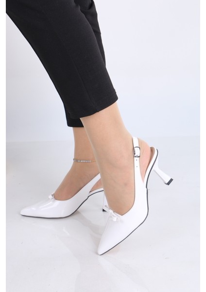 Sivri Burun Beyaz Rugan Topuklu Ayakkabı – Zarif Fiyonk Detaylı fiyatları