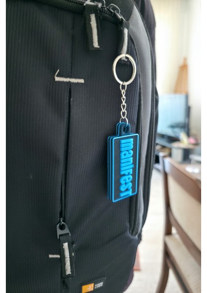 Mavi Manifest Yazılı Dikdörtgen Anahtarlık – Özel Tasarım Kalın – Manifest Grubuna Özel modelleri