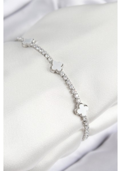 Pirinç Zirkon Taşlı Yonca Model Gümüş Renk Kadın Bileklik - Lisinya