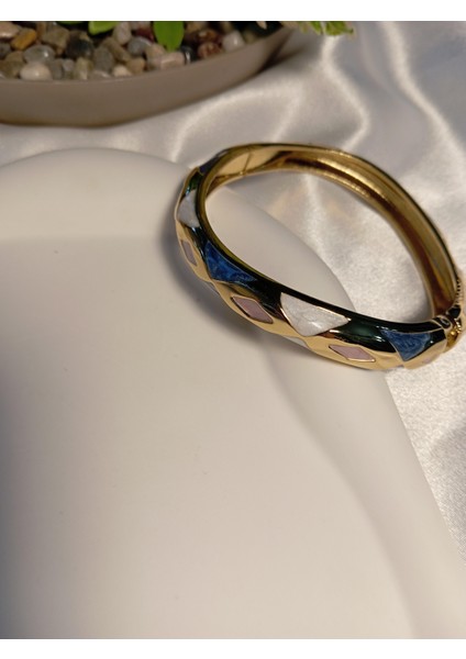 Üçgen Detay Kıvrımlı Mineli Bilezik fiyatları