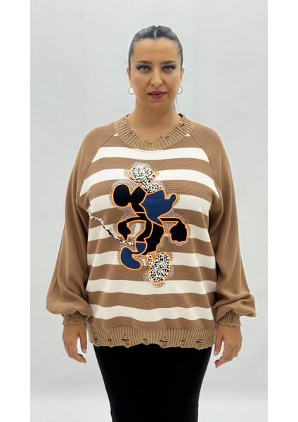 Büyük Beden Çizgi Film Figürlü Taşlı Inci Detaylı Uzun Kol Oversize Kadın Sweat