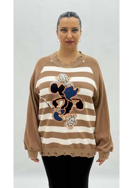 Büyük Beden Çizgi Film Figürlü Taşlı Inci Detaylı Uzun Kol Oversize Kadın Sweat fiyatları