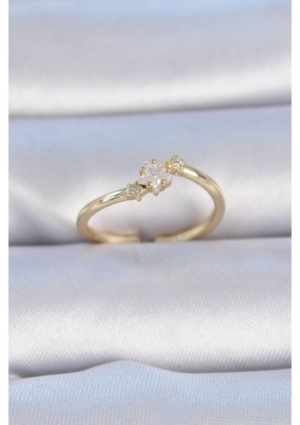 bulurum pirinç gold renk beyaz çiçek model zirkon taş detay kadın yüzük