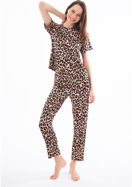 Premium Kadın Pijama Takımı Leopar Desenli Yumuşak Dokulu Kısa Kollu Bisiklet Yaka