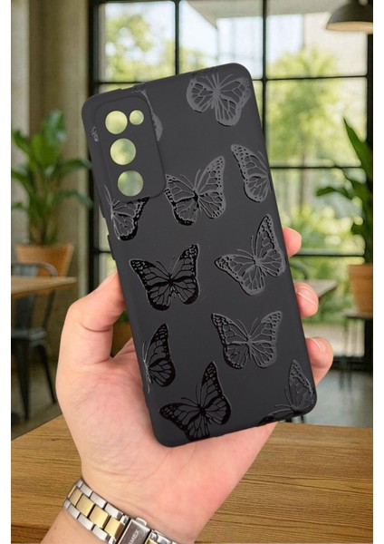 Samsung Galaxy S20 Fe - Siyah Kelebek Desenli Silikon Darbe Emici Klasik Korumalı Rubber Kılıf