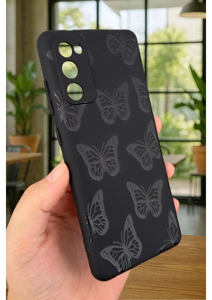Samsung Galaxy S20 Fe - Siyah Kelebek Desenli Silikon Darbe Emici Klasik Korumalı Rubber Kılıf fırsatları