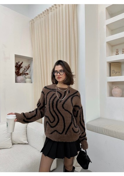 Kahverengi Desenli Peluş Kazak