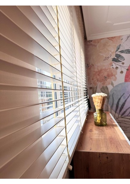 Beyaz Gerçek Ahşap Jaluzi 50MM Zincirli Redüktörlü Ithal Kurdelalı AJS1001 modelleri