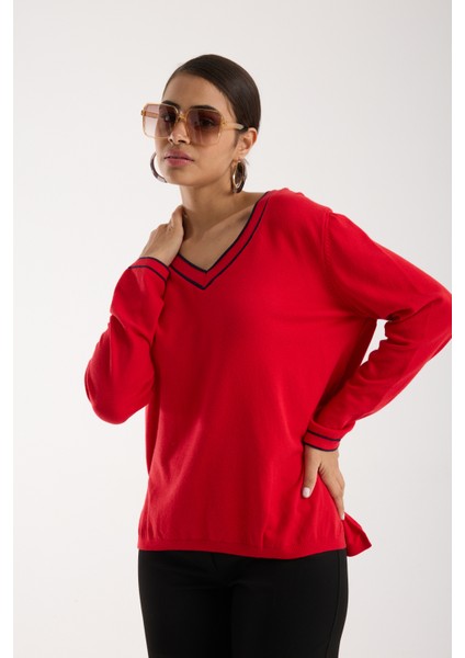 Kadın Kırmızı Kontrast Biyeli ve Yan Yırtmaçlı V Yaka Triko Bluz modelleri