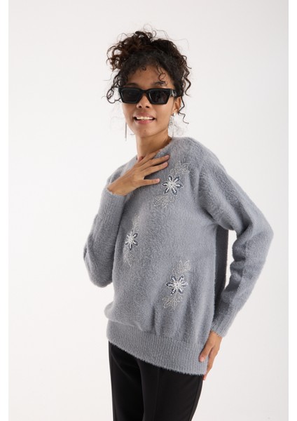 Kadın Gri Sakal Iplik Boncuk Nakışlı Bisiklet Yaka Triko Kazak fiyatları