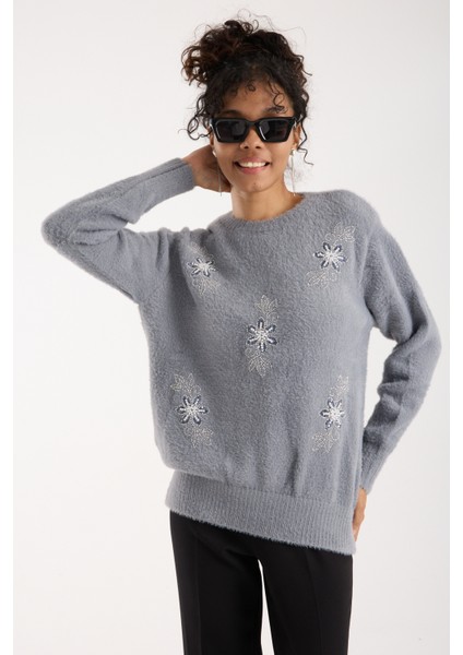 Kadın Gri Sakal Iplik Boncuk Nakışlı Bisiklet Yaka Triko Kazak fırsatları