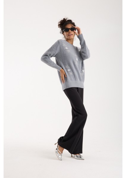 Kadın Gri Sakal Iplik Boncuk Nakışlı Bisiklet Yaka Triko Kazak