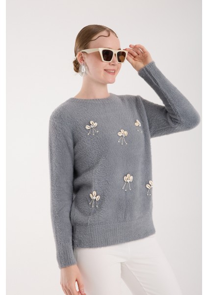 Kadın Gri Sakal Iplik Önü Aksesuarlı Bisiklet Yaka Triko Kazak fırsatları