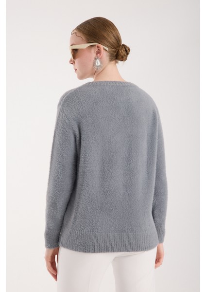 Kadın Gri Sakal Iplik Önü Aksesuarlı Bisiklet Yaka Triko Kazak indirimleri