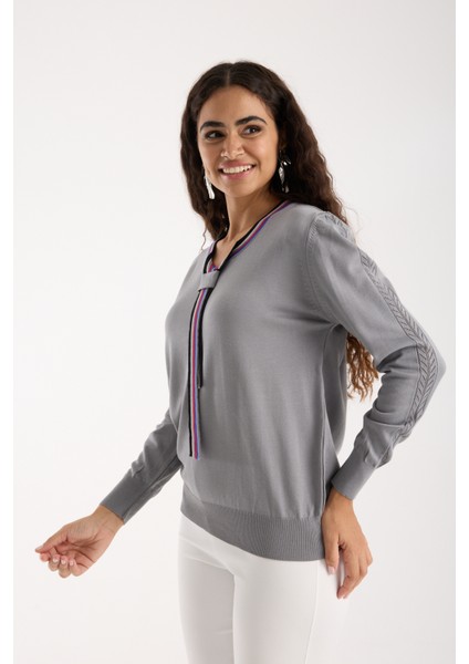 Kadın Gri Elit Viskon Kumaş Kontrast Şeritli Bisiklet Yaka Triko Bluz