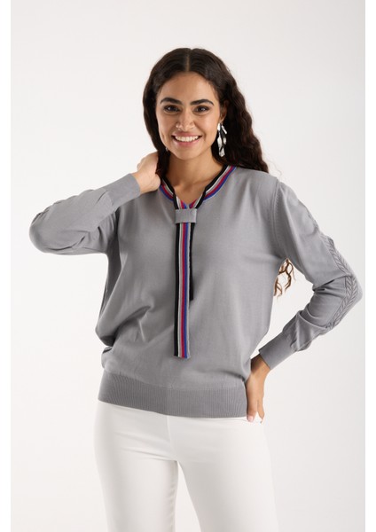 Kadın Gri Elit Viskon Kumaş Kontrast Şeritli Bisiklet Yaka Triko Bluz fiyatları