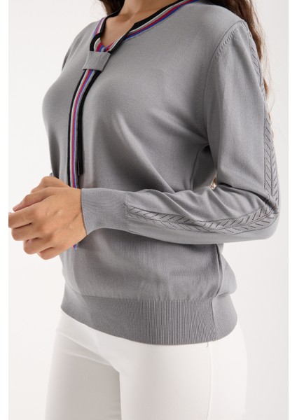 Kadın Gri Elit Viskon Kumaş Kontrast Şeritli Bisiklet Yaka Triko Bluz fırsatları