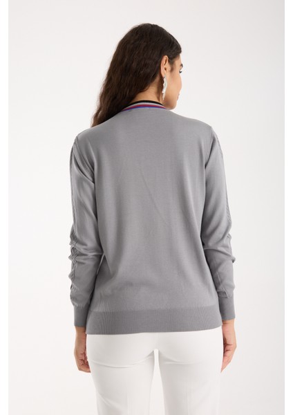 Kadın Gri Elit Viskon Kumaş Kontrast Şeritli Bisiklet Yaka Triko Bluz