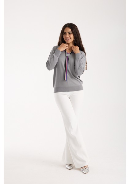 Kadın Gri Elit Viskon Kumaş Kontrast Şeritli Bisiklet Yaka Triko Bluz