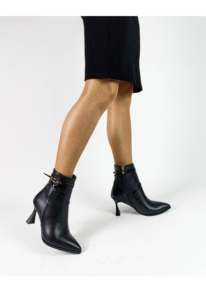 Siyah Renk Sivri Burun Kadeh Topuk Fermuarlı Kadın Bot