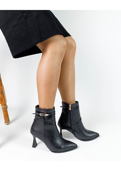 Siyah Renk Sivri Burun Kadeh Topuk Fermuarlı Kadın Bot indirimleri