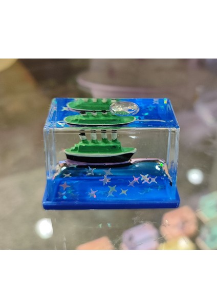 Gemi Figürlü Küçük Boy Sulu Batmayan Dekoratif Süs Mavi-Yeşil ( 5cm * 4 cm )