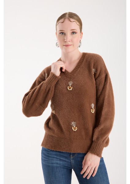 Kadın Taba Sakal Iplik Önü Aksesuarlı Balon Kollu V Yaka Triko Kazak