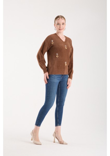 Kadın Taba Sakal Iplik Önü Aksesuarlı Balon Kollu V Yaka Triko Kazak