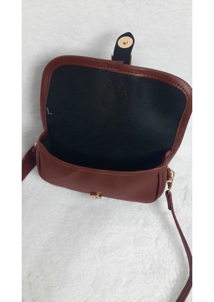 Mıknatıs Kapaklı Kemer Detaylı Kadın Omuz Çantası fiyatları